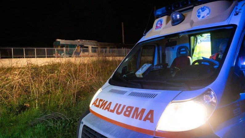 Investita da un’auto pirata mentre è in bici, donna di 46 anni muore a Viareggio