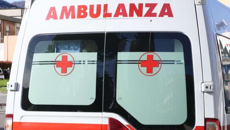 Precipita da un’altezza di nove metri mentre lavora in un oleificio a Barletta, muore un operaio 34enne