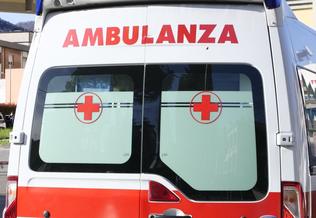 https://www.quotidianodelsud.it/wp-content/uploads/2026/09/ambulanza-e1774427557439.jpg