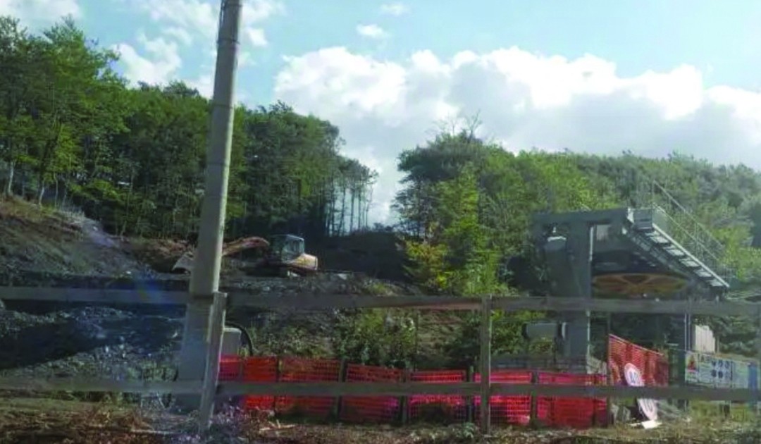 Una parte dell’area dei lavori alla Sellata sul monte Pierfaone di Abriola