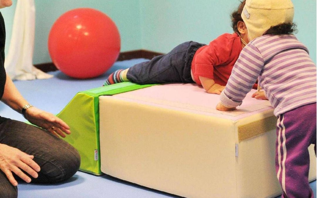 Schiaffi, minacce e umiliazioni a bimbi: sospesa educatrice asilo nido