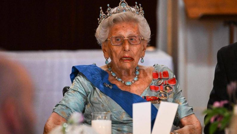 Morta a 94 anni la principessa Astrid di Norvegia: due settimane fa era deceduto re Harald, il fratello