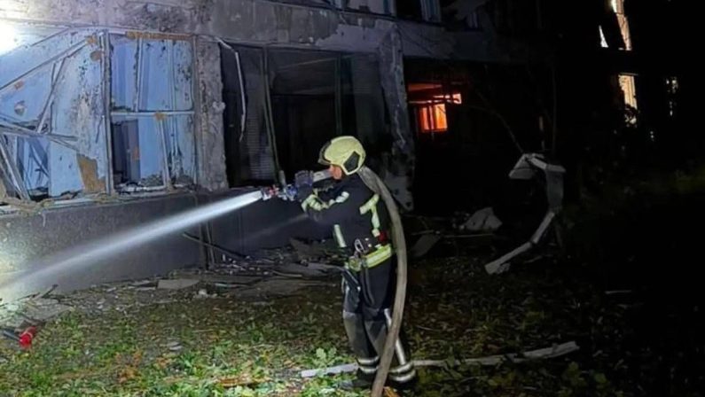 Ucraina, Kiev sotto attacco: diversi feriti. Drone uccide comandante russo