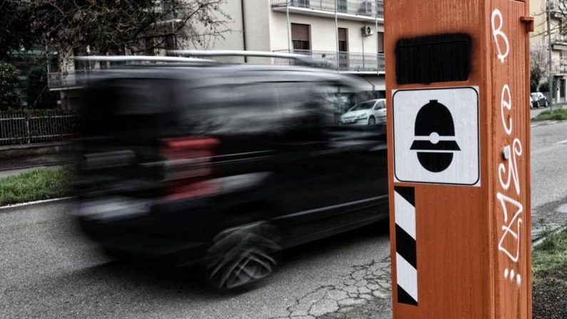 La ‘mossa del canguro’ per eludere gli autovelox, così evitano le multe
