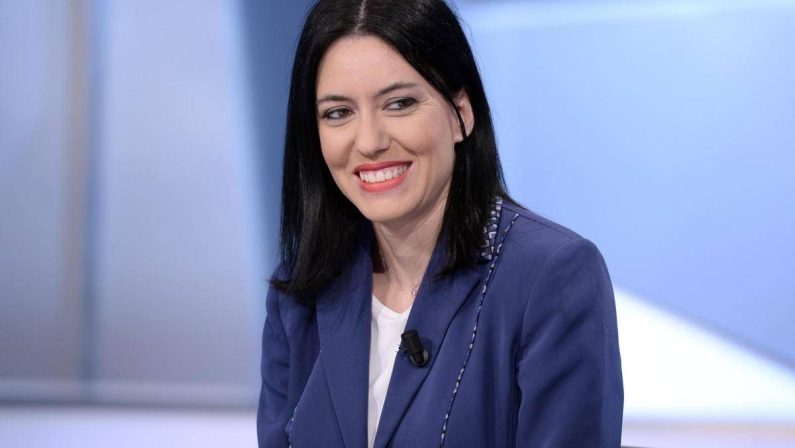 Scuola al via, il messaggio dell’ex ministra Azzolina: “Ragazzi, sognate senza paura”