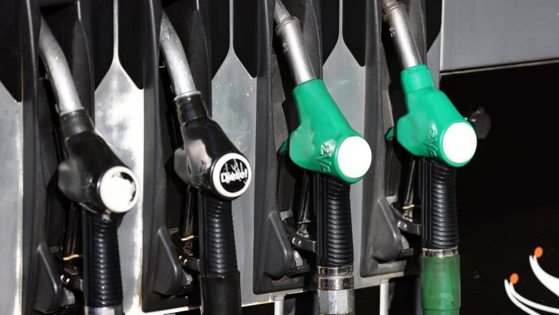 Carburanti, l’allarme del presidente di FederPetroli Italia: “Tra un mese il pieno potrebbe costare 30 euro in più”