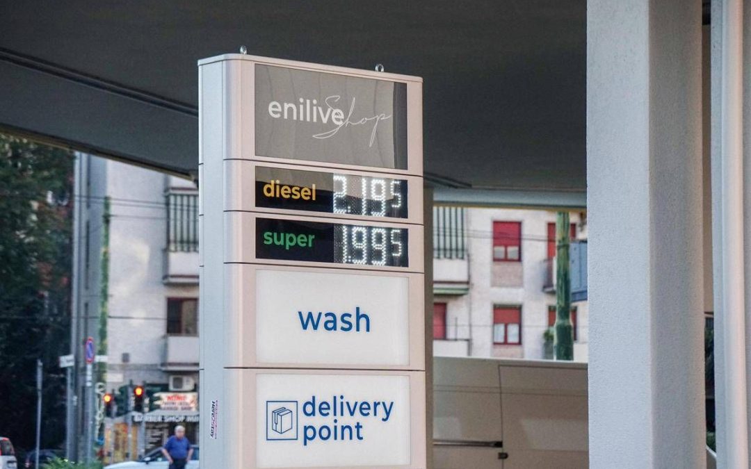 Carburanti, caos su prezzi alla pompa: calo per benzina e diesel, sale il gasolio
