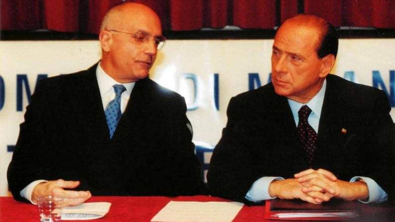 Berlusconi, il racconto di Albertini: “Gli proposi di fare il sindaco di Milano, anche Montanelli lo vedeva bene”