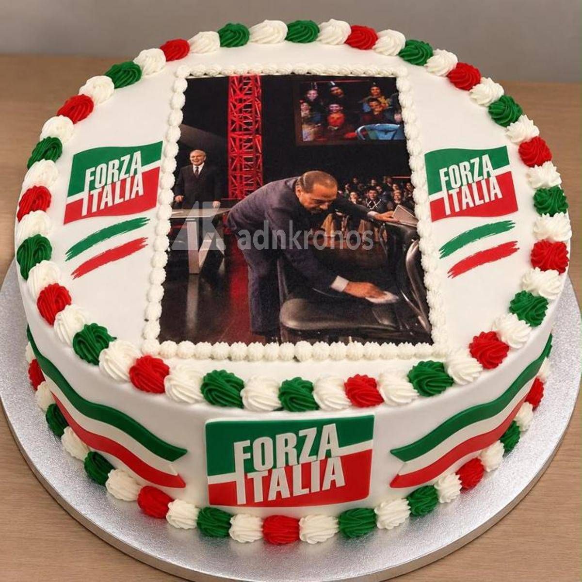 https://www.quotidianodelsud.it/wp-content/uploads/2026/09/berlusconi-foto-brandizzata-due-adn.jpeg