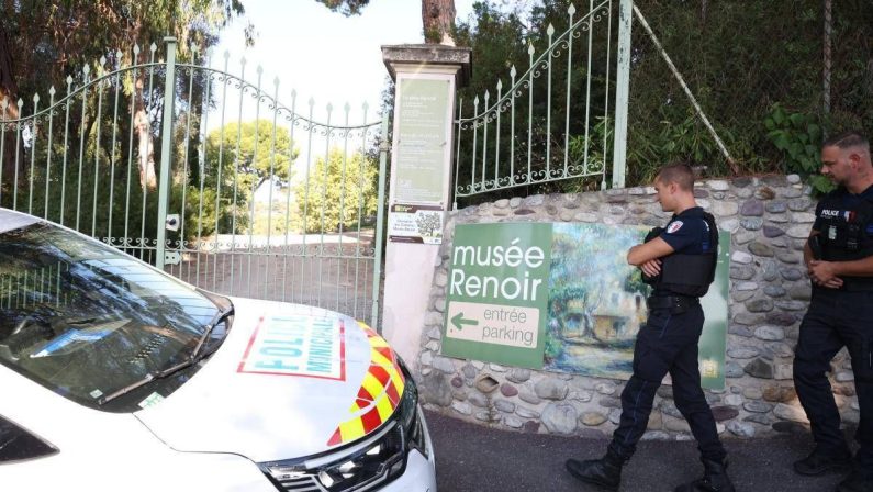 Rubati 4 dipinti di Renoir dal Museo a Cagnes-sur-Mer: valgono 9 milioni di euro, caccia ai ladri