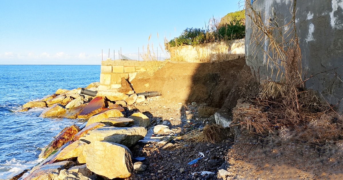 https://www.quotidianodelsud.it/wp-content/uploads/2026/09/cannitello-erosione-costiera.jpeg