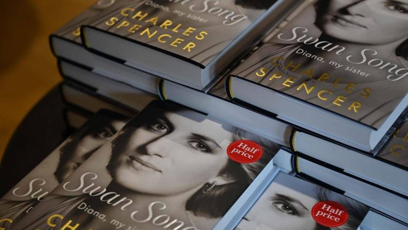Il conte Spencer e il libro su Lady D: “Ho detto a tutti che presto sarebbe esplosa una bomba”