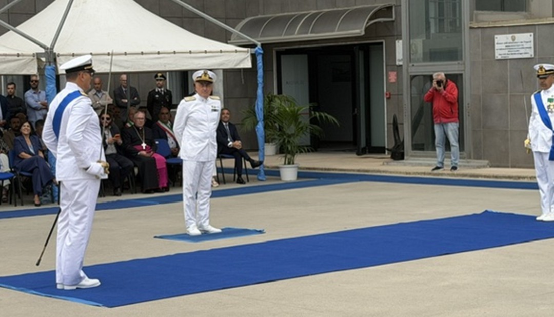 La cerimonia di avvicendamento al vertice della Capitaneria di porto di Crotone