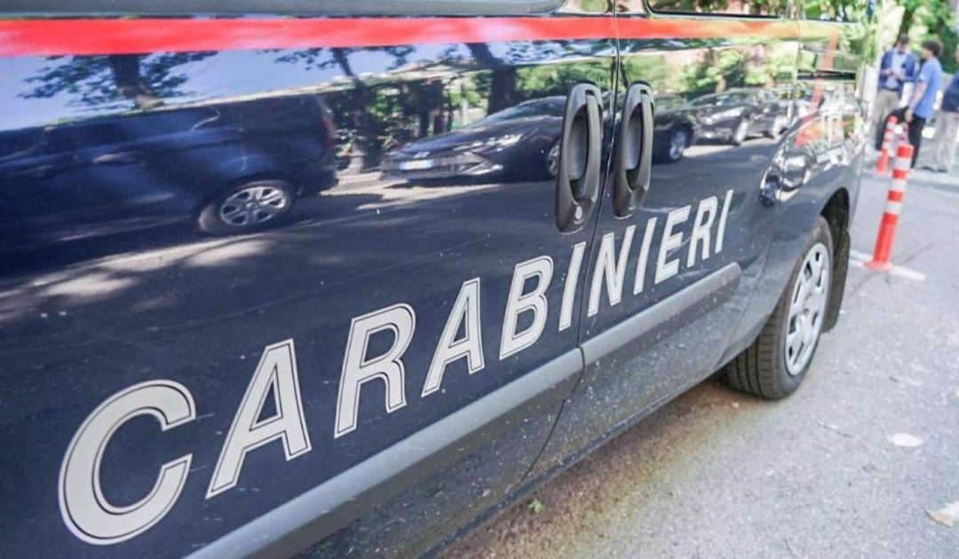 Giallo ad Arezzo, 40enne trovato morto nel parcheggio dell’ospedale: si indaga per omicidio