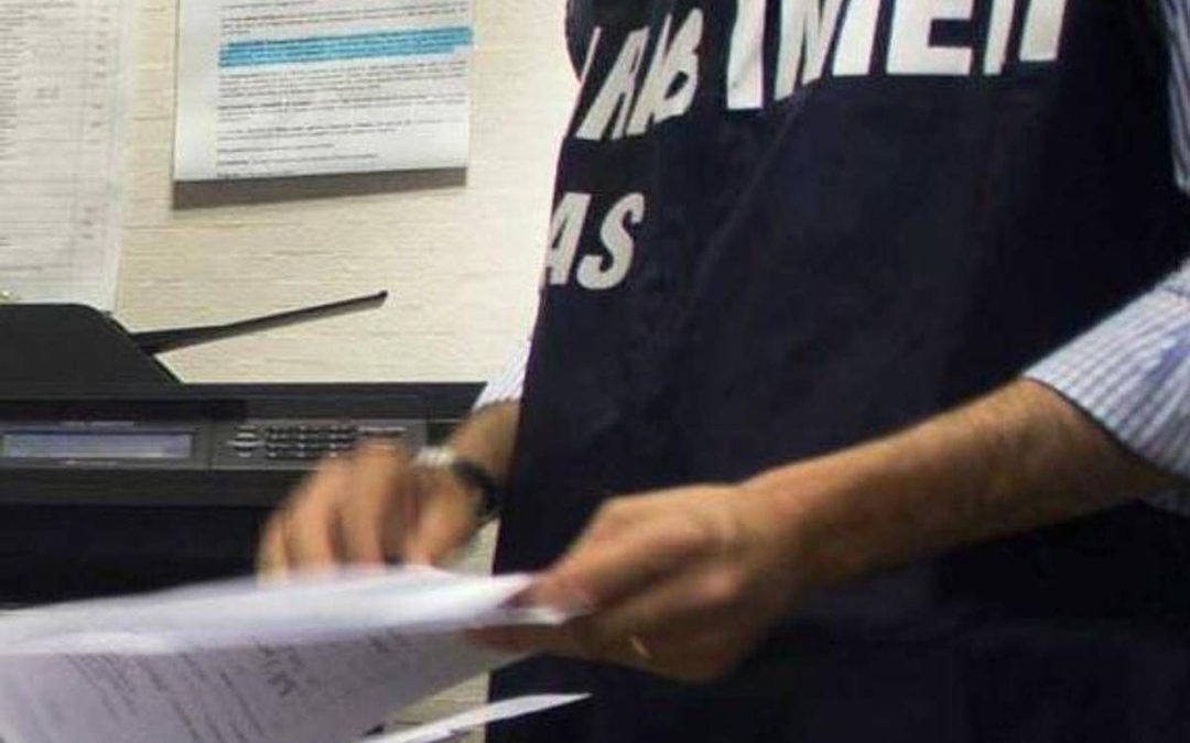 Insetti e vermi in alimenti per bambini, sequestri e una denuncia a Caivano