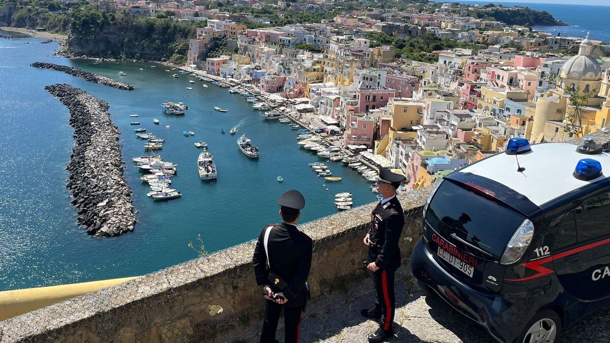 https://www.quotidianodelsud.it/wp-content/uploads/2026/09/carabinieri-procida.jpg