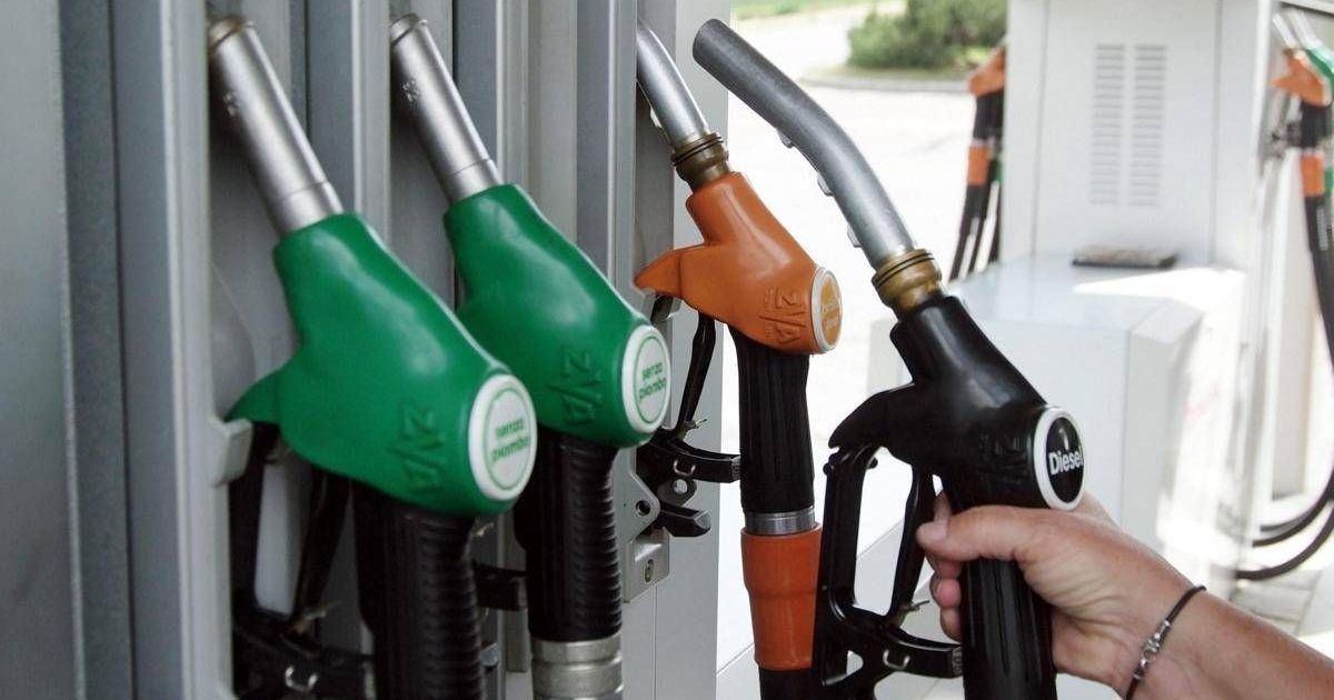 https://www.quotidianodelsud.it/wp-content/uploads/2026/09/caro-benzina-rifornimento-di-benzina-presso-i-benzinai-di-livigno-a-prezzi-vantaggiosi-1-e1790840618701.jpeg
