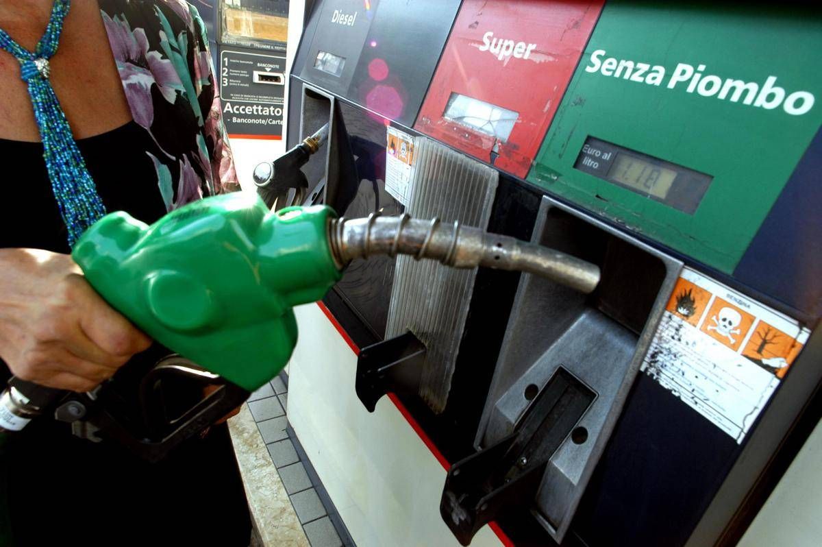 https://www.quotidianodelsud.it/wp-content/uploads/2026/09/caro-petrolio-benzina-aumenta-di-prezzo-di.jpeg