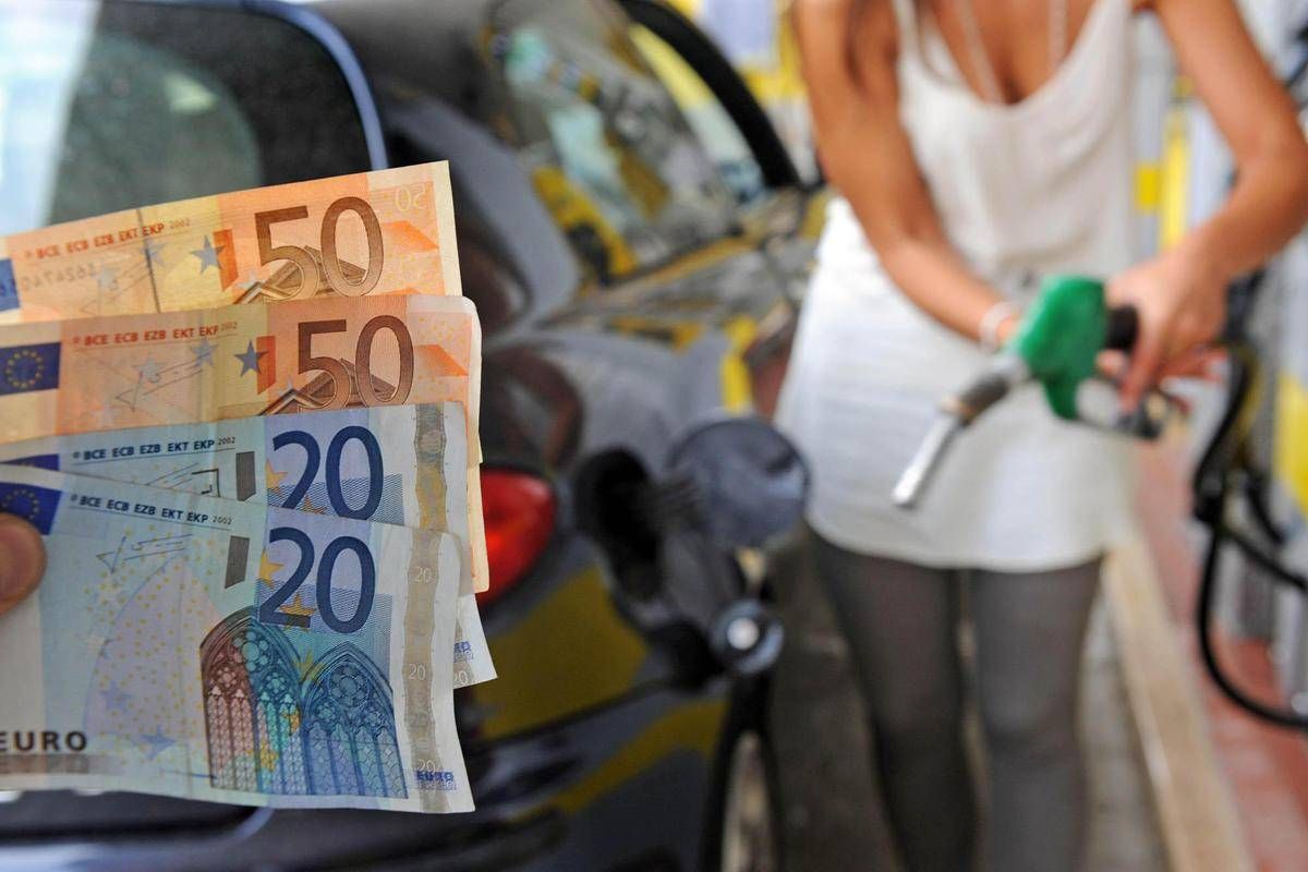 https://www.quotidianodelsud.it/wp-content/uploads/2026/09/carovita-e-aumenti-del-costo-della-benzina.jpeg