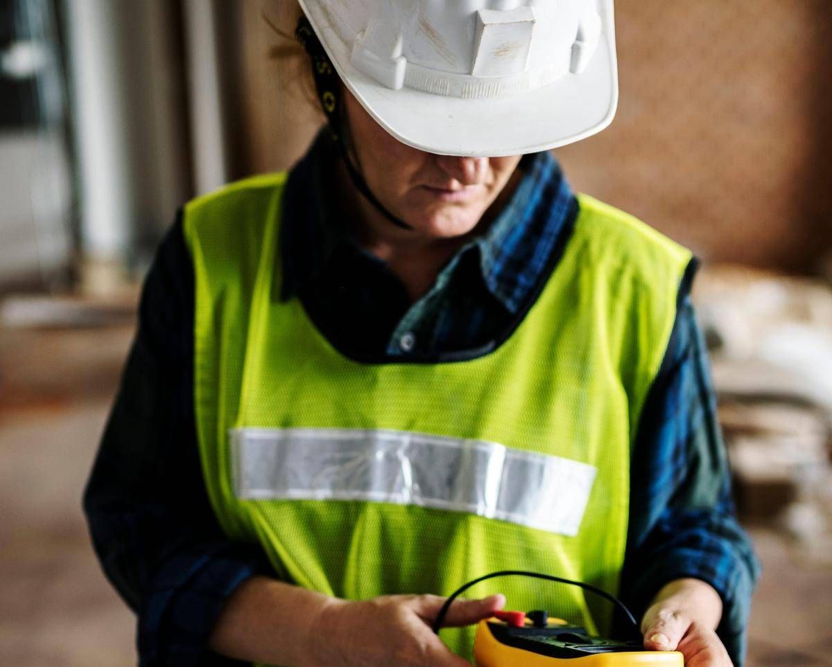 https://www.quotidianodelsud.it/wp-content/uploads/2026/09/casco-lavoro-123rf-free.jpeg