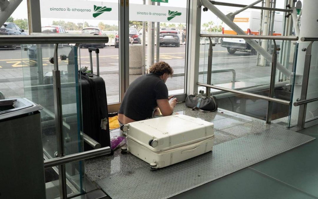 Etna, ancora cenere dal vulcano: stop ai voli all’aeroporto Catania