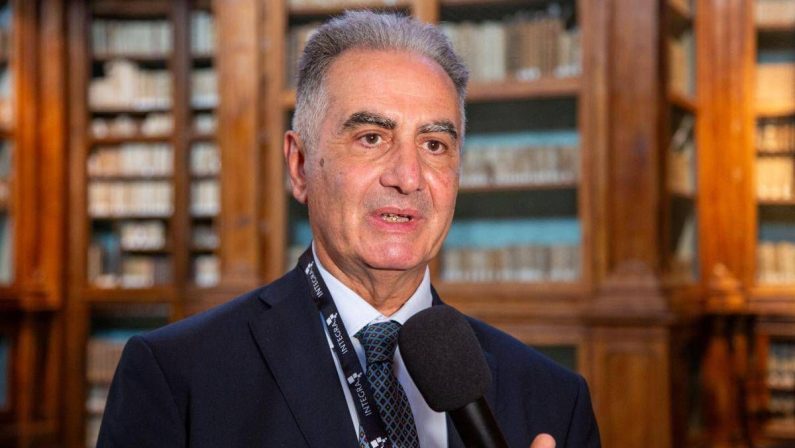 Ai, neurochirurgo Catapano: “Cambia cure e rapporto con i pazienti”