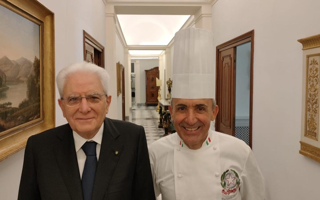 Pietro Catzola con Sergio Mattarella l’ultimo giorno di servizio al Quirinale