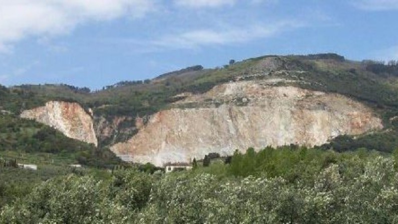 Lamezia, il Tar conferma la chiusura della cava di inerti Mazzei tra le più grandi del Sud