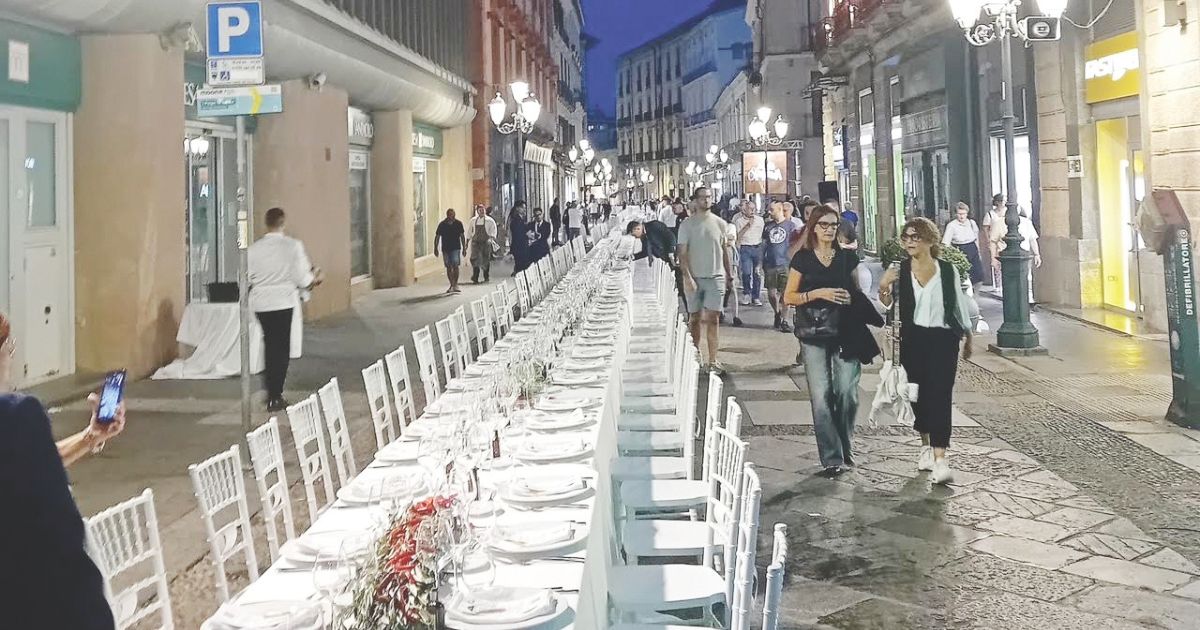 https://www.quotidianodelsud.it/wp-content/uploads/2026/09/cena-straordinaria-catanzaro.jpg