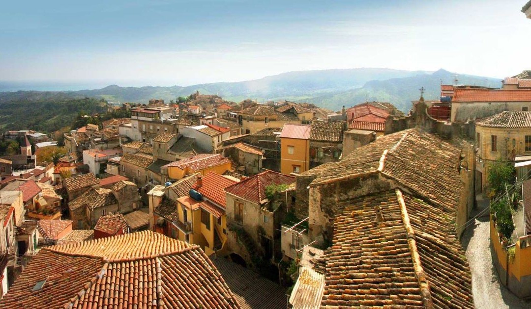 Una veduta del centro storico di Caulonia