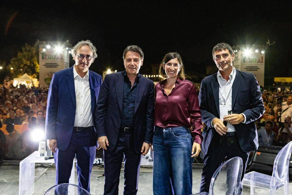 https://www.quotidianodelsud.it/wp-content/uploads/2026/09/centrosinistra-fratoianni-bonelli-conte-schlein-festa-avs-fb.jpeg