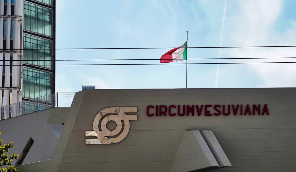 https://www.quotidianodelsud.it/wp-content/uploads/2026/09/circumvesuviana-porta-nolana.jpg