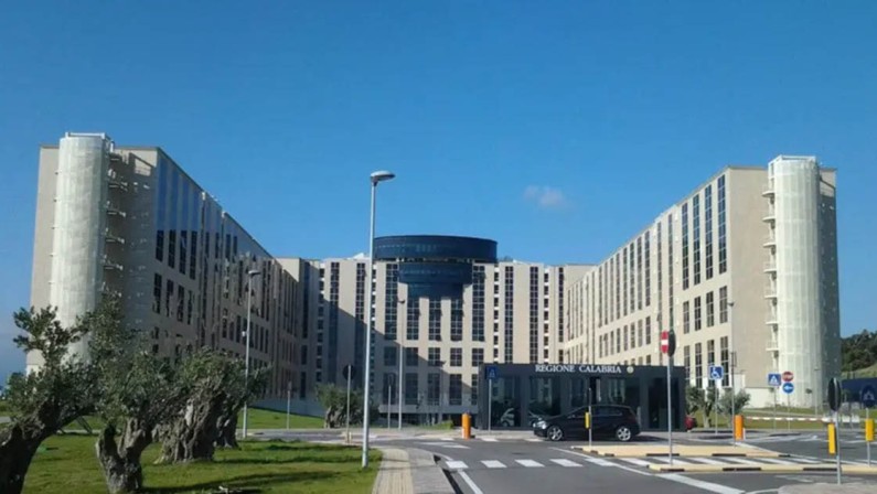 Regione, carburanti alle stelle, la proposta della Cgil: «Due giorni di lavoro agile»