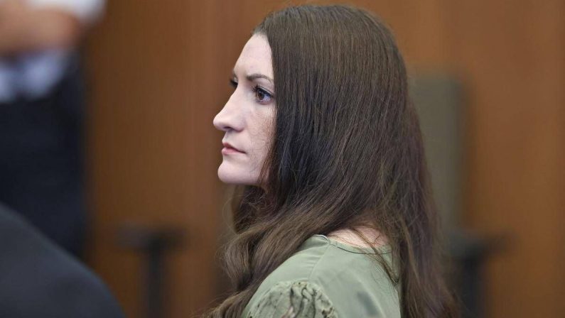 Il processo a Lindsay Clancy è nullo, un giurato dice no a infermità mentale per la donna che uccise 3 figli