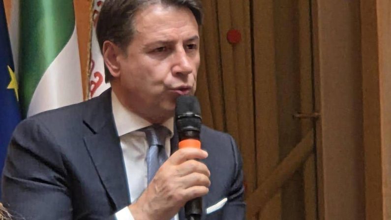 Ucraina, Conte: “Armi a Kiev provocano escalation militare”