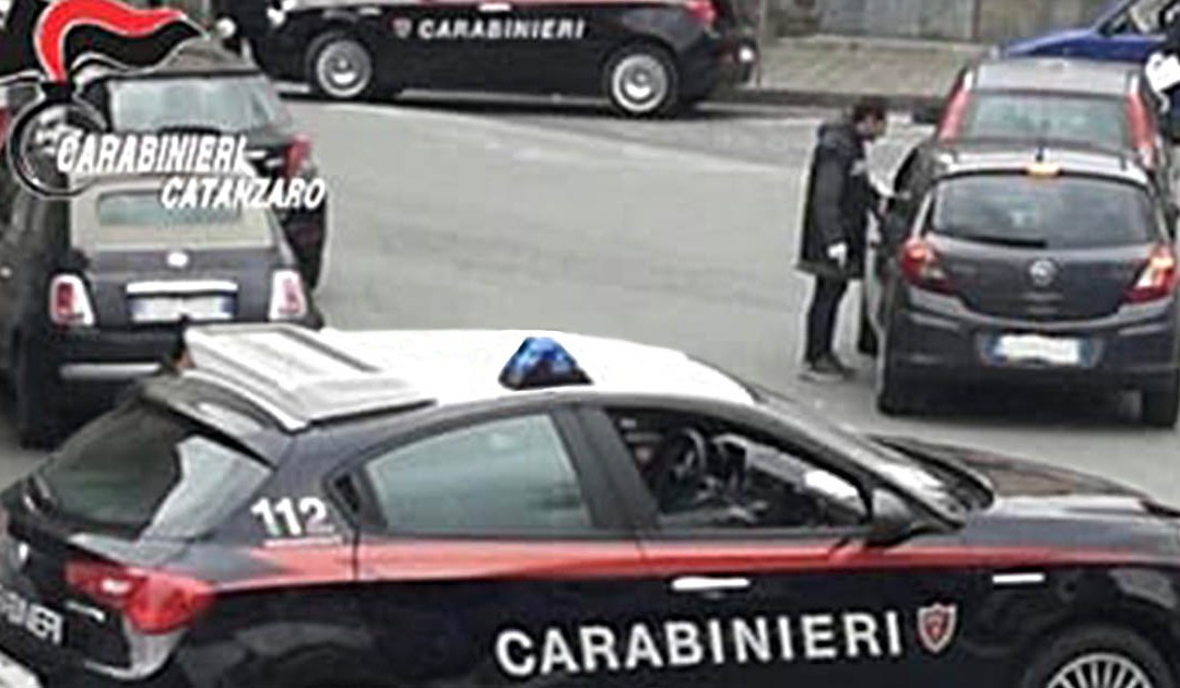 Lamezia, coltello nel bagno di una scuola: 14enne voleva colpire un’insegnante