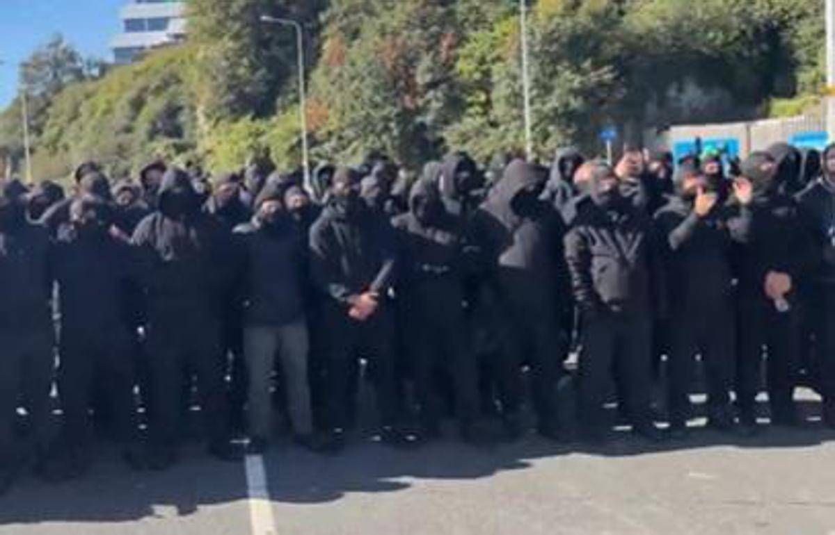https://www.quotidianodelsud.it/wp-content/uploads/2026/09/dover-protesta-incappucciati-x.jpeg
