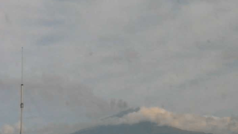 Etna in eruzione, nuovi disagi all’aeroporto di Catania: voli in arrivo sospesi fino alle 16