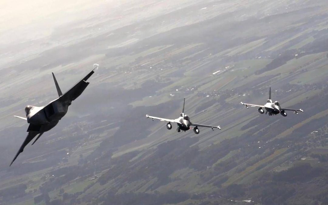 Polonia, elicottero militare russo viola spazio aereo. Ucraina ancora sotto attacco: raid su Kiev con morti e feriti
