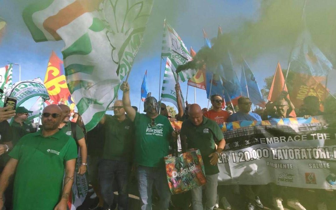 Ex Ilva Taranto, sciopero e blocco delle strade: “Servono misure straordinarie”