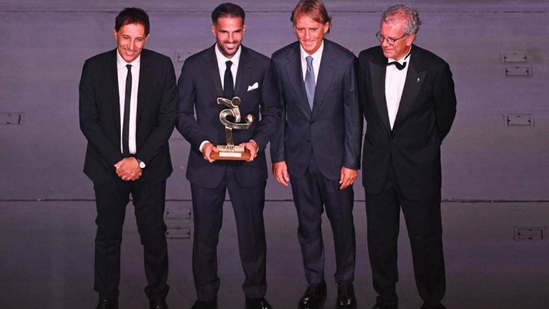 Fabregas, Dimarco, Malen e… Tutti i premiati del Gran Gala del calcio Aic 2026