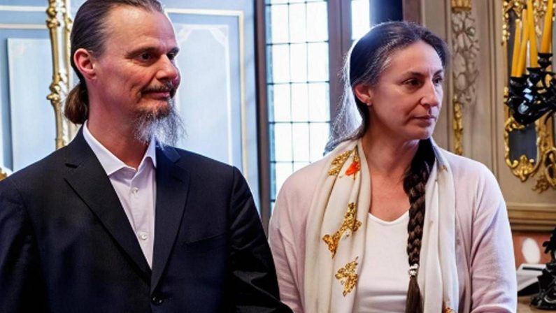 Famiglia nel bosco, lo psichiatra e perito: “Rientro a tappe bimbi unica strada percorribile”