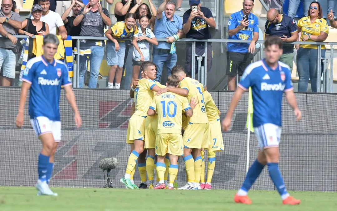 Serie A, Frosinone spettacolo, passo falso del Como: allo Stirpe è 2-0
