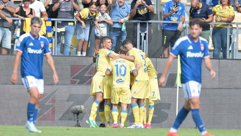 Serie A, Frosinone spettacolo, passo falso del Como: allo Stirpe è 2-0