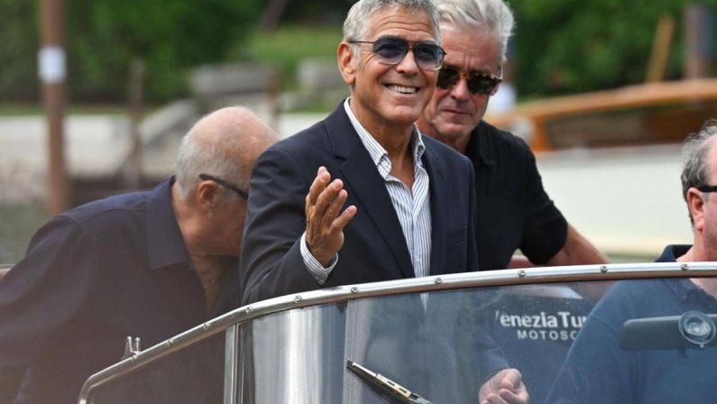 Mostra del Cinema di Venezia, stasera l’apertura con Leone d’oro alla carriera a Clooney