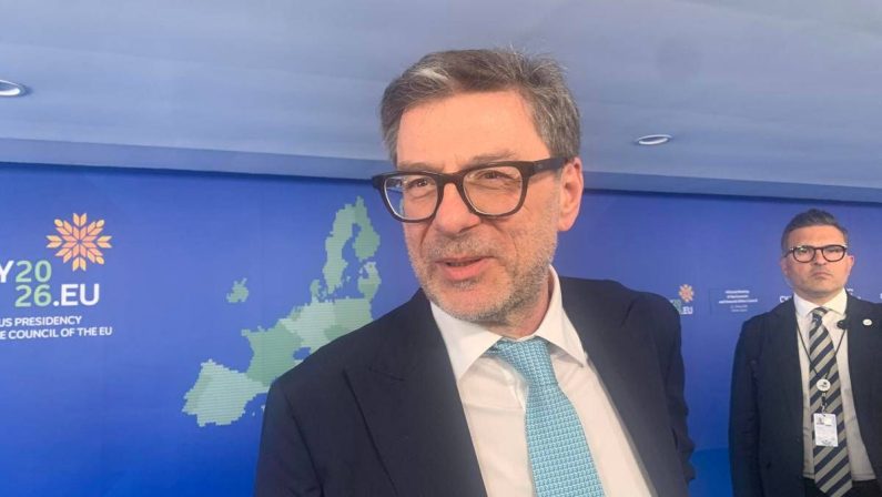 Manovra, Giorgetti: “A studio taglio tasse giovani, penso a flat tax 5% su aumenti stipendio”