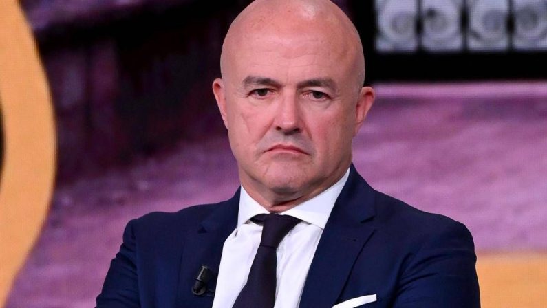 Gianluigi Nuzzi torna con Dentro la notizia, l’approfondimento pomeridiano di Canale 5