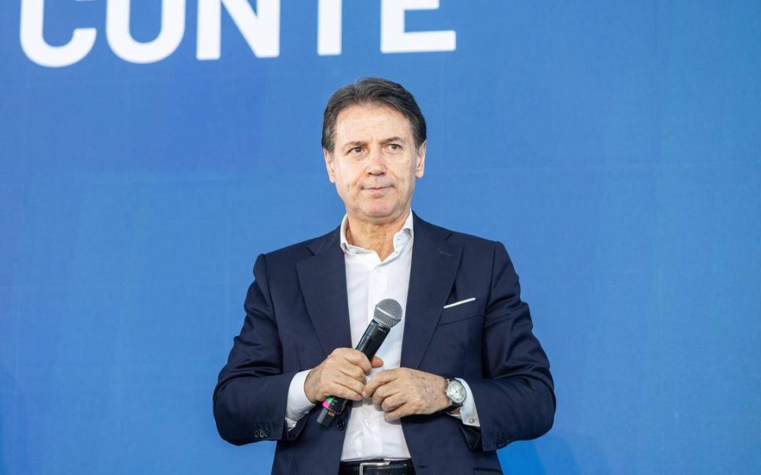 M5S, la base approva il programma in 20 punti: “L’invio di armi all’Ucraina allontana la pace”