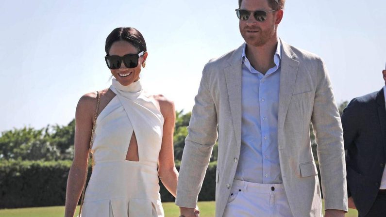 Harry e Meghan potrebbero realizzare nuovi documentari: la famiglia reale trema