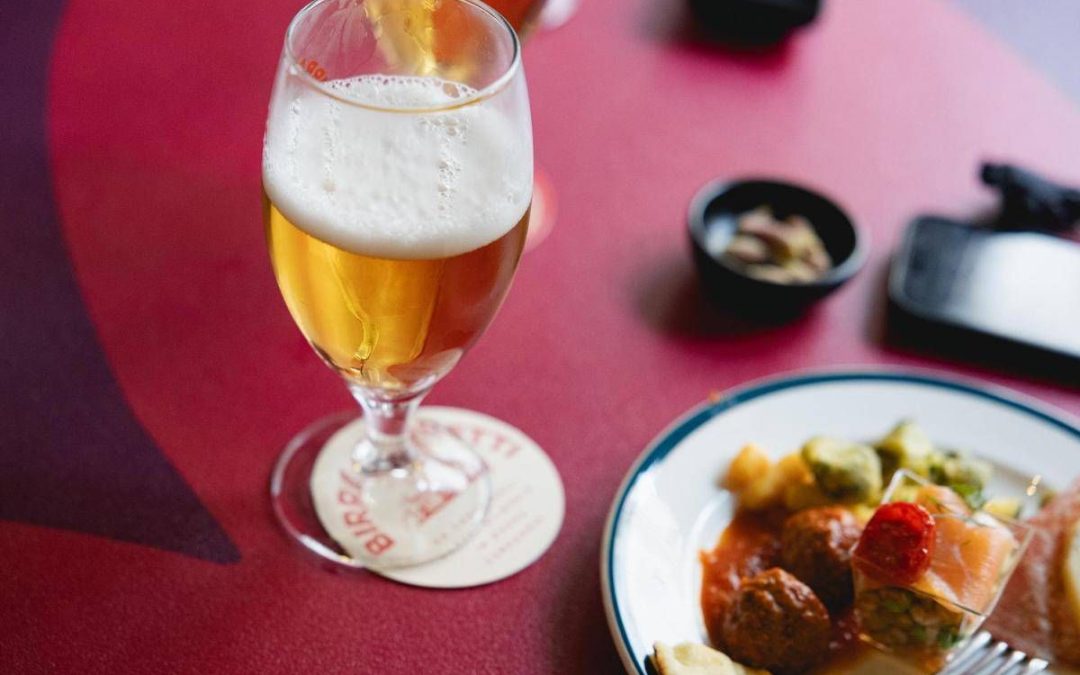 La classifica dei paesi con il più alto consumo di birra pro capite: vince la Repubblica Ceca, Italia via dalla top 20